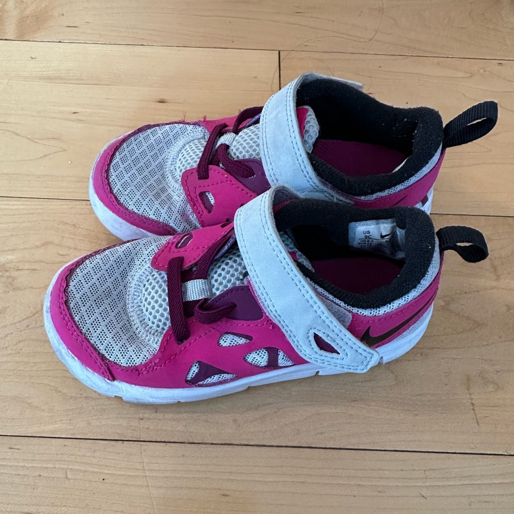 Kids toddler 9 sneakers NIKE
